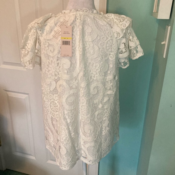 Elegant Lace Cream Top - Picture 9 of 16